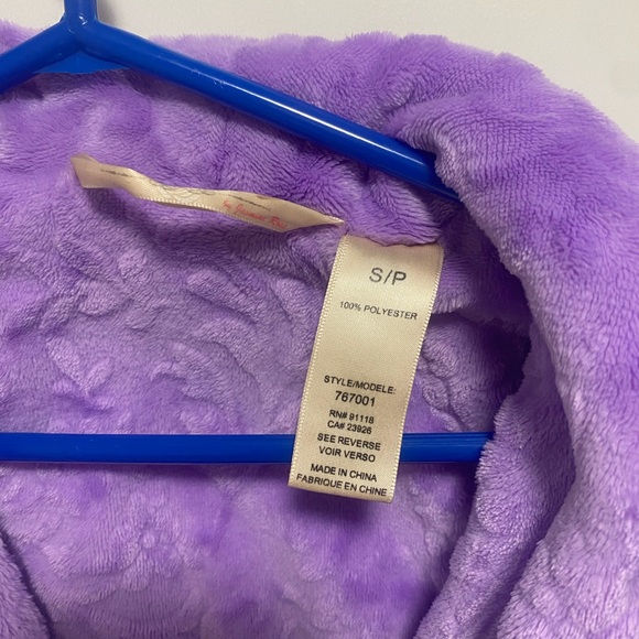 Assorted robes - Picture 9 of 11